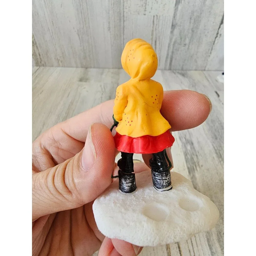 Owell‎ girl playing village Xmas people accessory